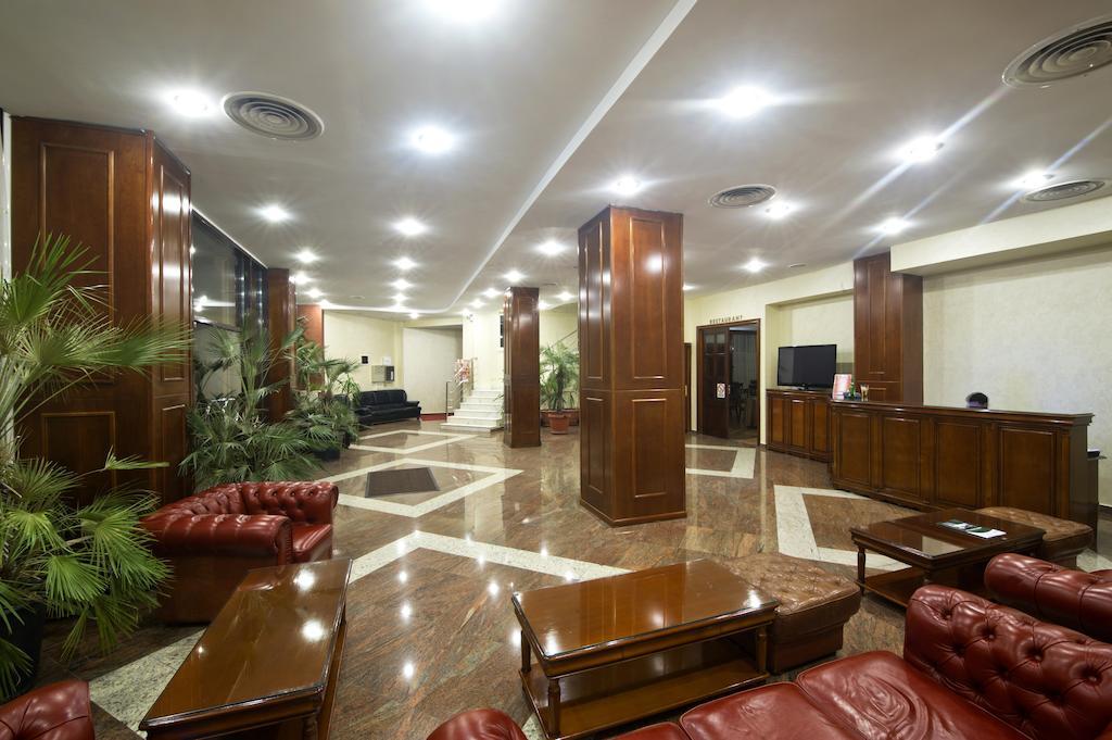Hotel Bavaria Craiova Exterior foto