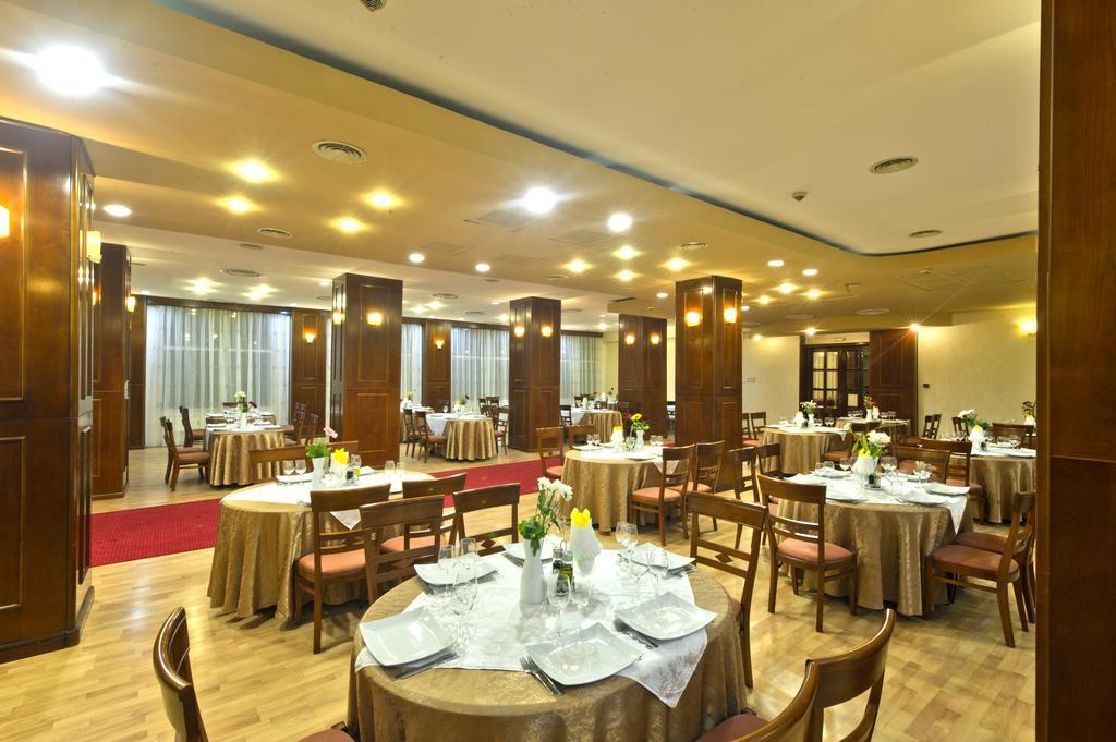 Hotel Bavaria Craiova Exterior foto